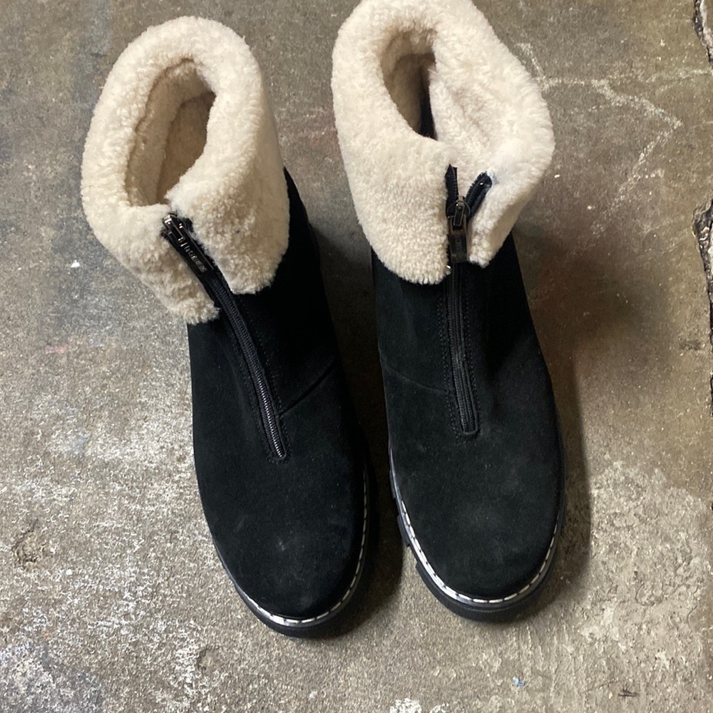 Abba boots like new suede material